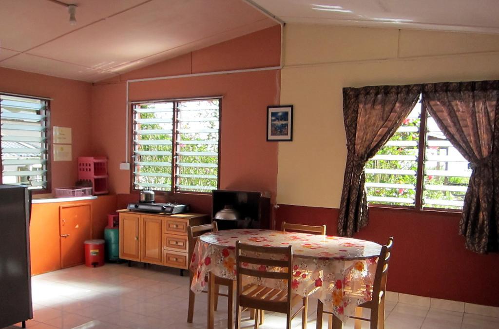 Mile 36 Lodge Kundasang Ngoại thất bức ảnh